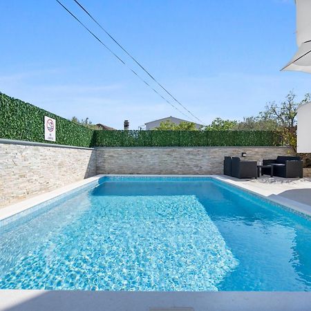 Aquarius Apartments - Beachside With Heated Pool Vodice Luaran gambar
