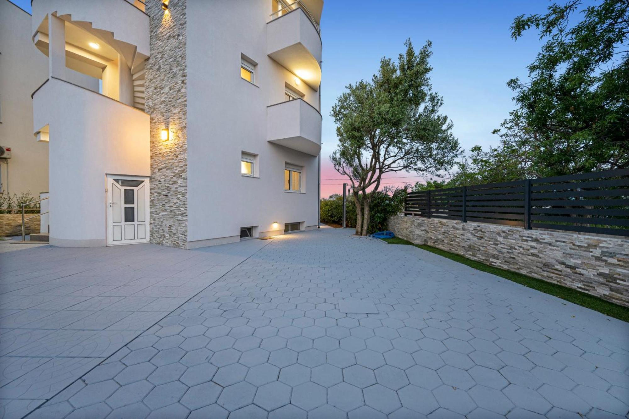 Aquarius Apartments - Beachside With Heated Pool Vodice Luaran gambar
