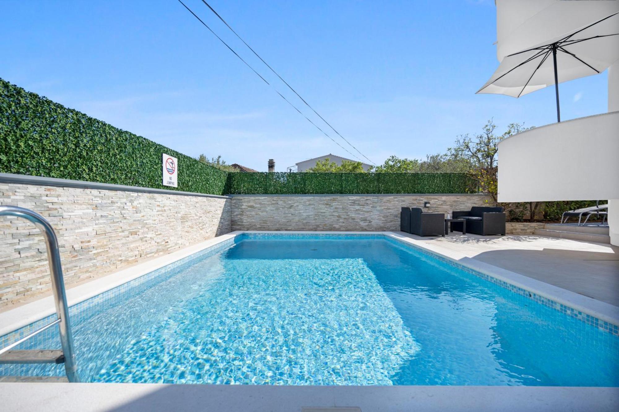 Aquarius Apartments - Beachside With Heated Pool Vodice Luaran gambar