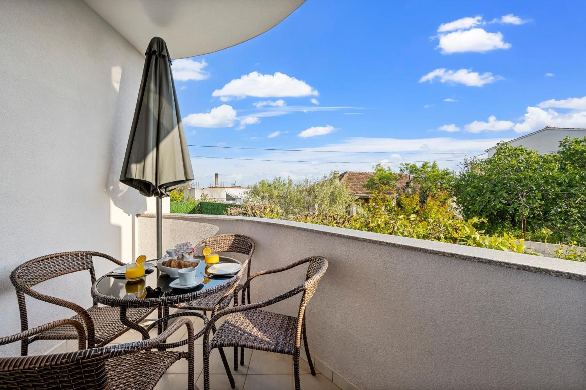 Aquarius Apartments - Beachside With Heated Pool Vodice Bilik gambar