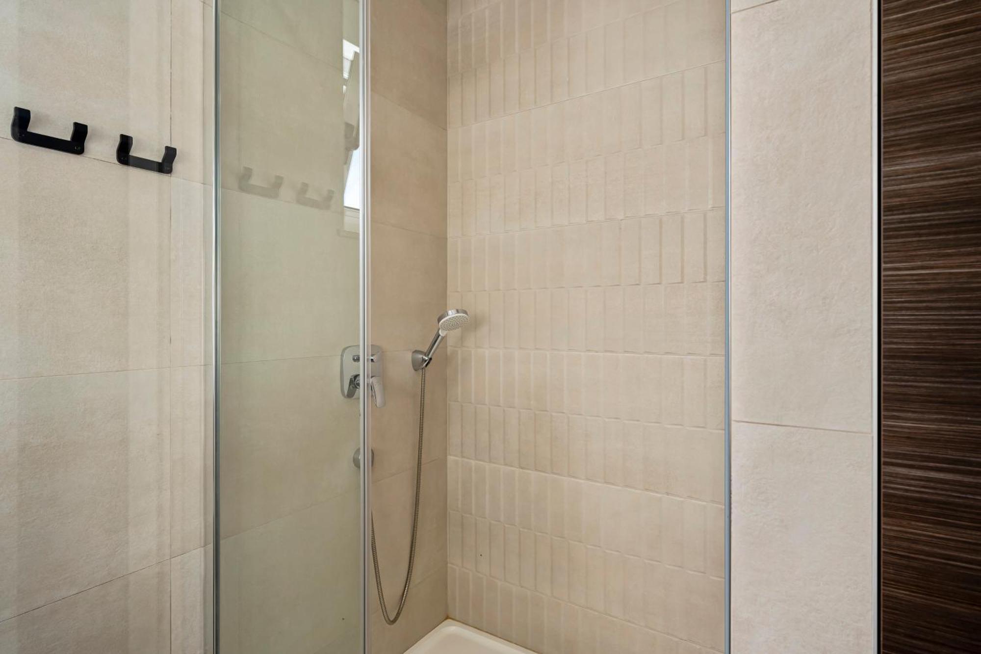 Aquarius Apartments - Beachside With Heated Pool Vodice Bilik gambar