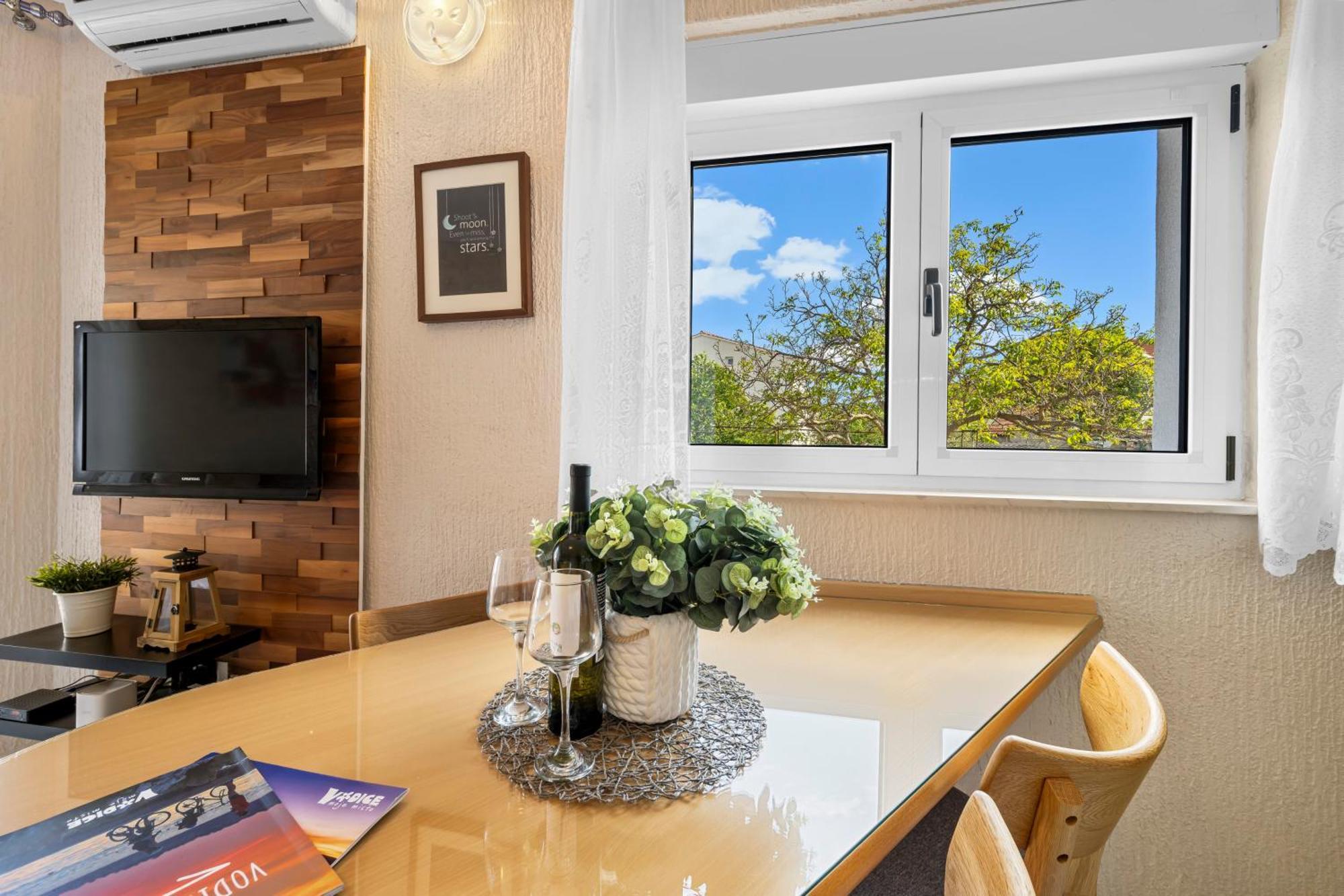 Aquarius Apartments - Beachside With Heated Pool Vodice Bilik gambar