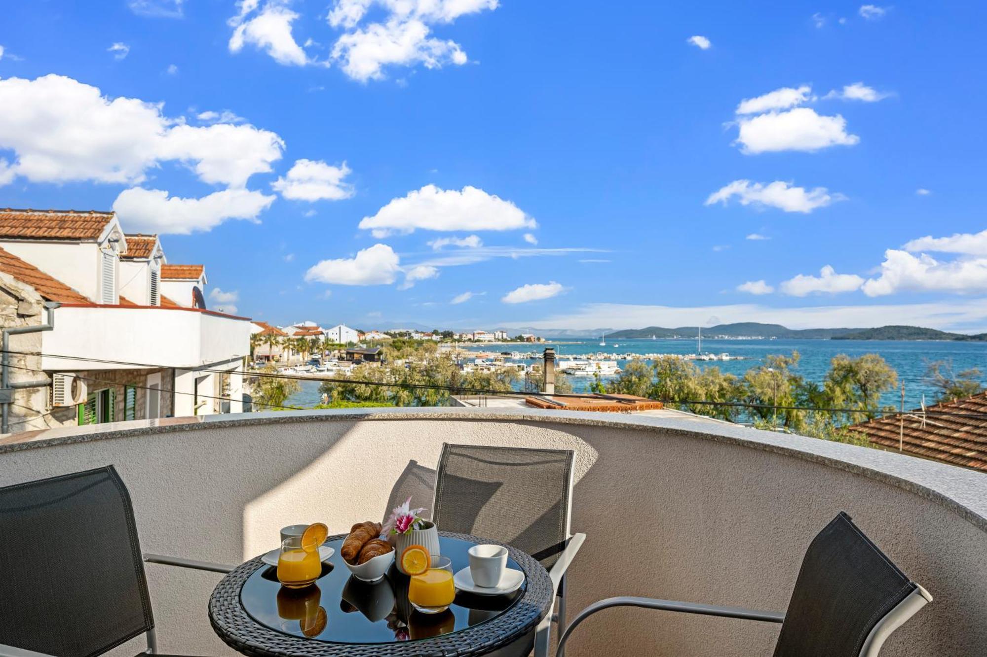 Aquarius Apartments - Beachside With Heated Pool Vodice Luaran gambar