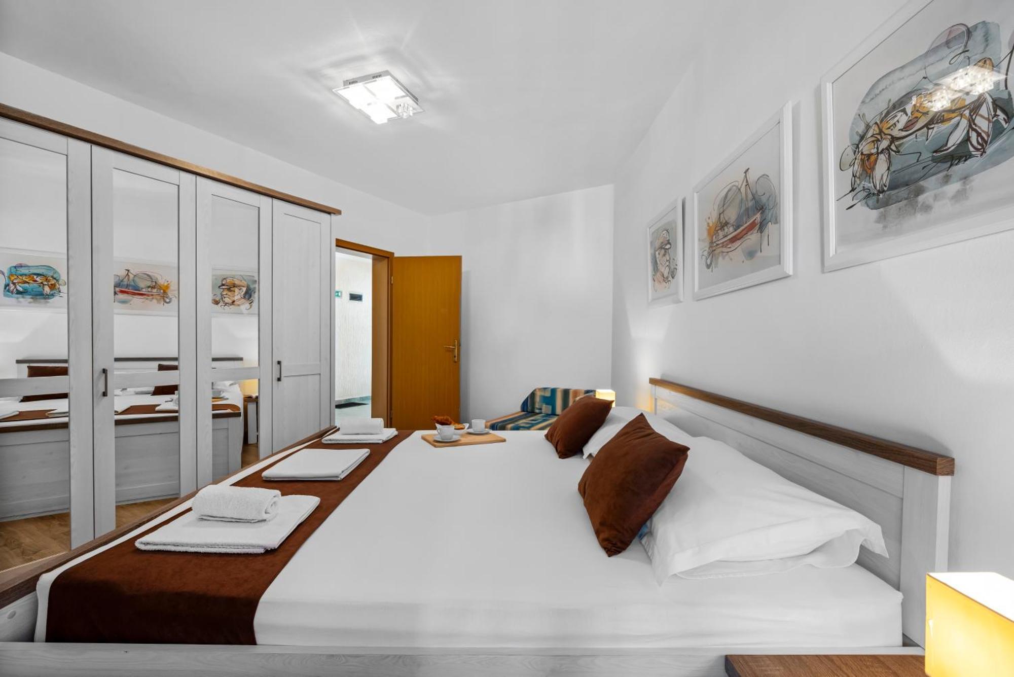Aquarius Apartments - Beachside With Heated Pool Vodice Bilik gambar