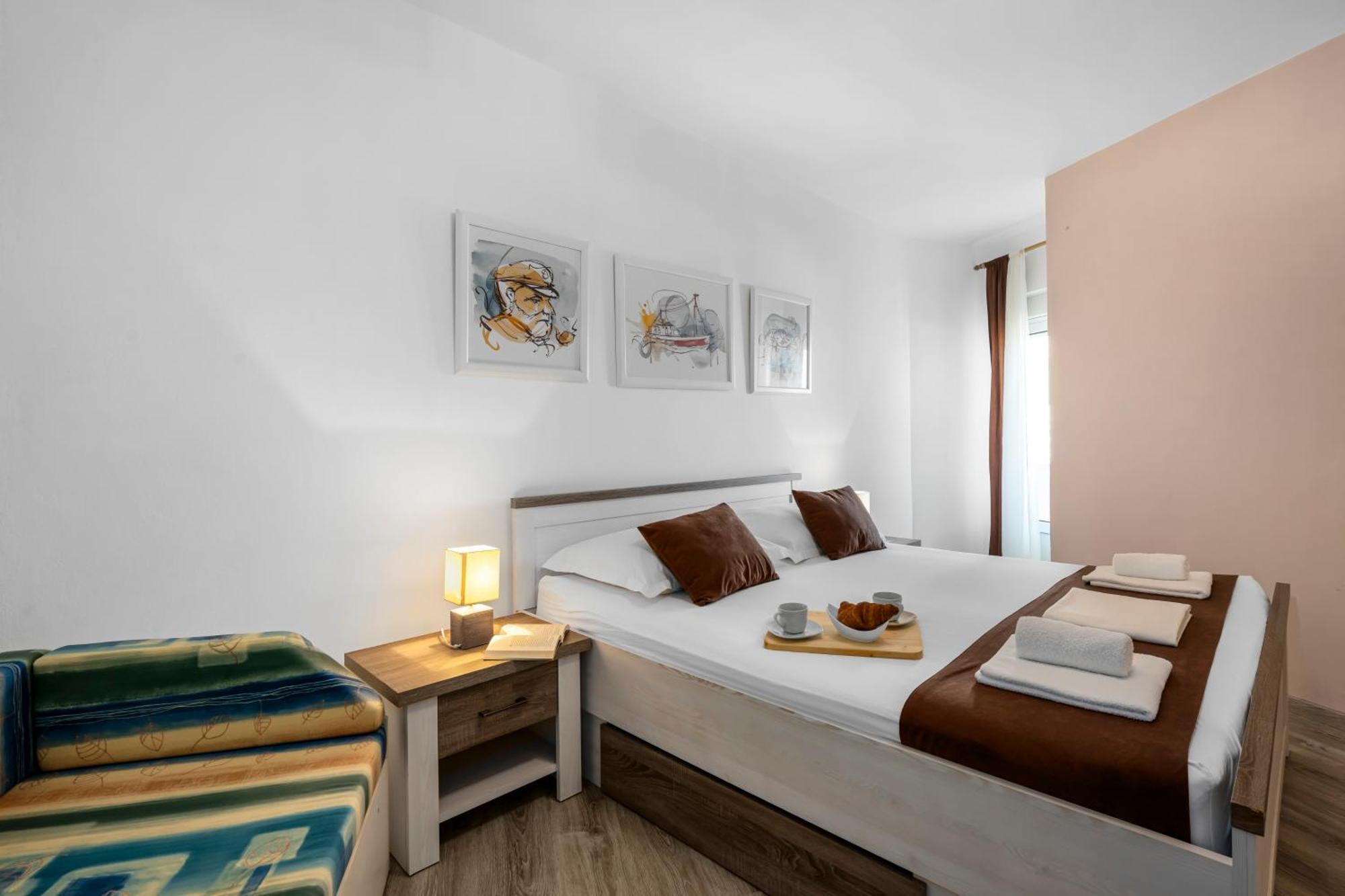 Aquarius Apartments - Beachside With Heated Pool Vodice Bilik gambar