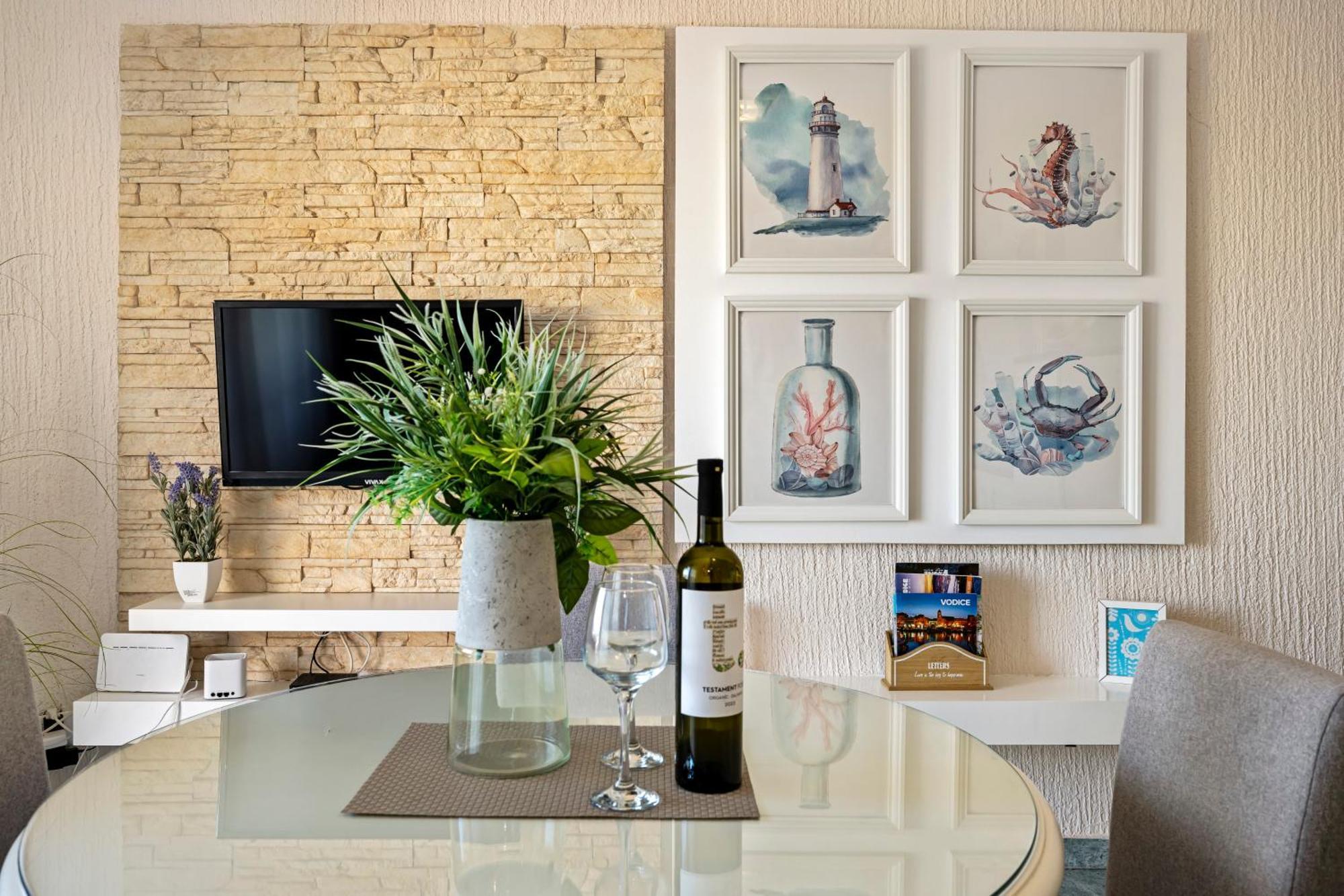 Aquarius Apartments - Beachside With Heated Pool Vodice Luaran gambar