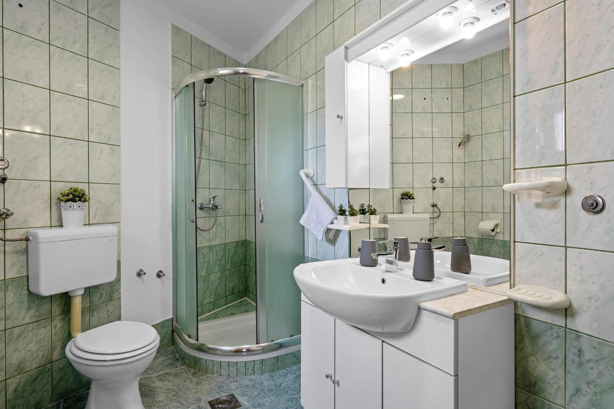 Aquarius Apartments - Beachside With Heated Pool Vodice Bilik gambar