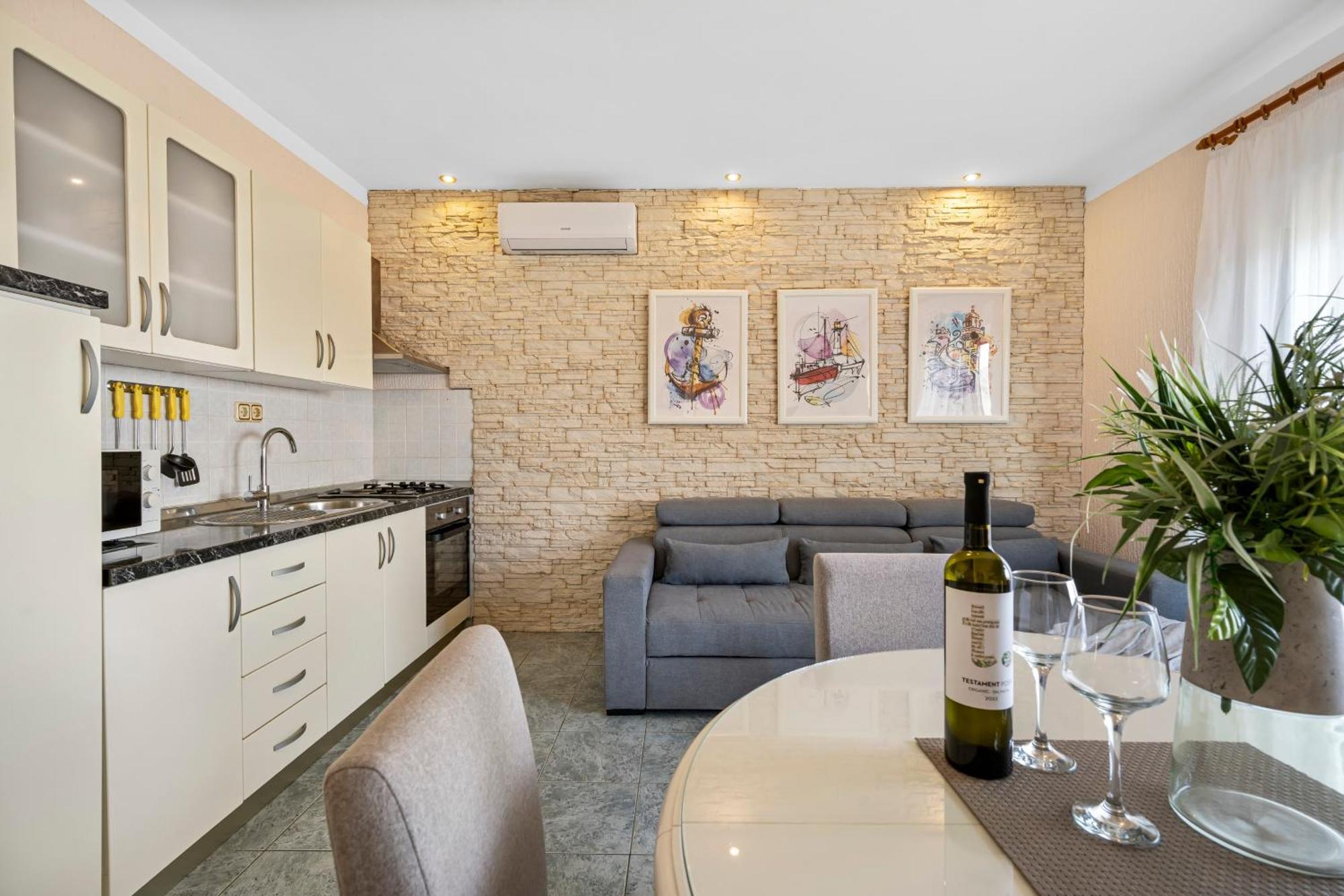 Aquarius Apartments - Beachside With Heated Pool Vodice Bilik gambar