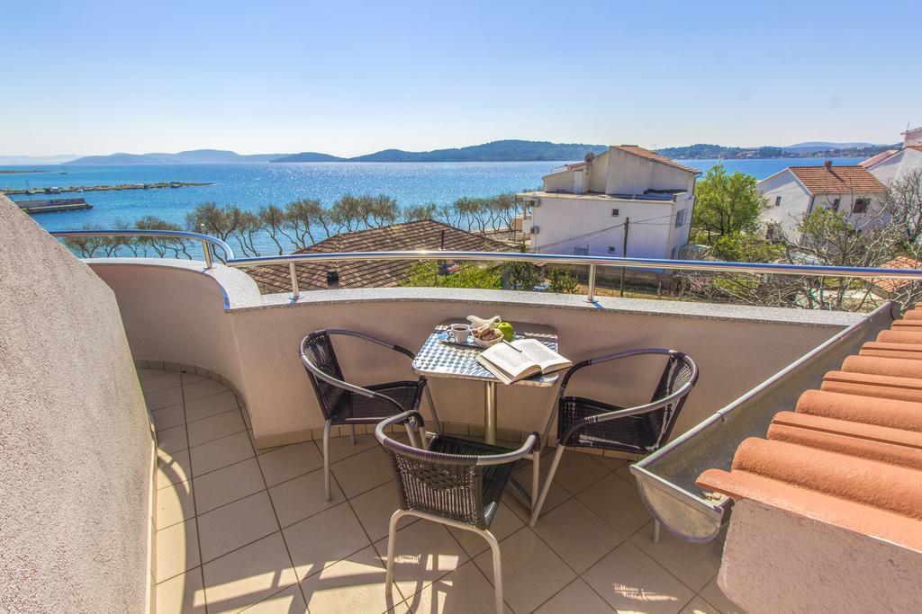 Aquarius Apartments - Beachside With Heated Pool Vodice Luaran gambar