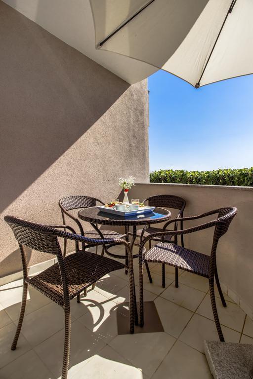 Aquarius Apartments - Beachside With Heated Pool Vodice Luaran gambar