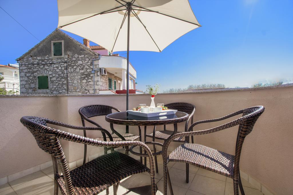 Aquarius Apartments - Beachside With Heated Pool Vodice Luaran gambar